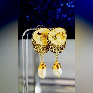 Vintage Style Pearl Earrings NWOT